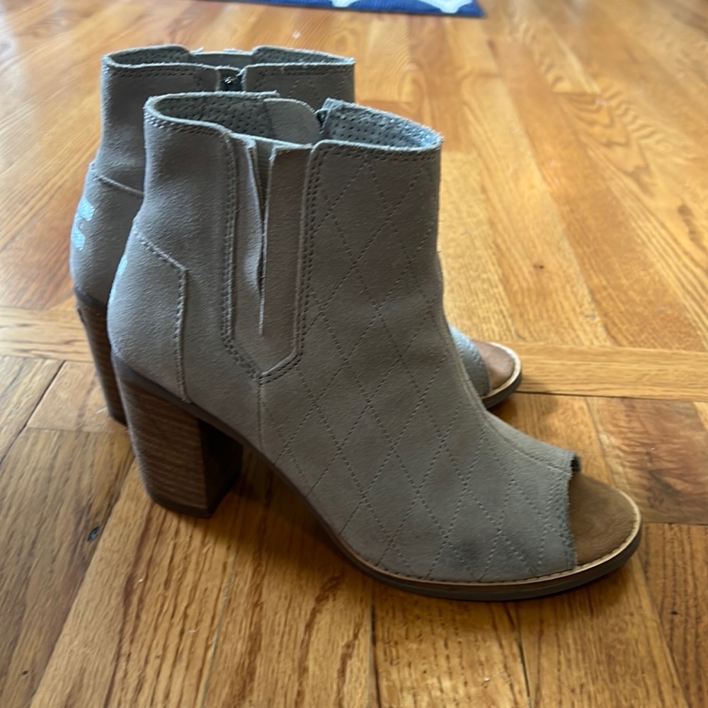 Tom’s peep toe heels! - Picture 3 of 3